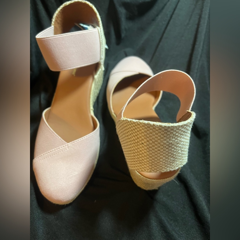 NWT-Tommy Bahama Amalia Espadrille Wedges